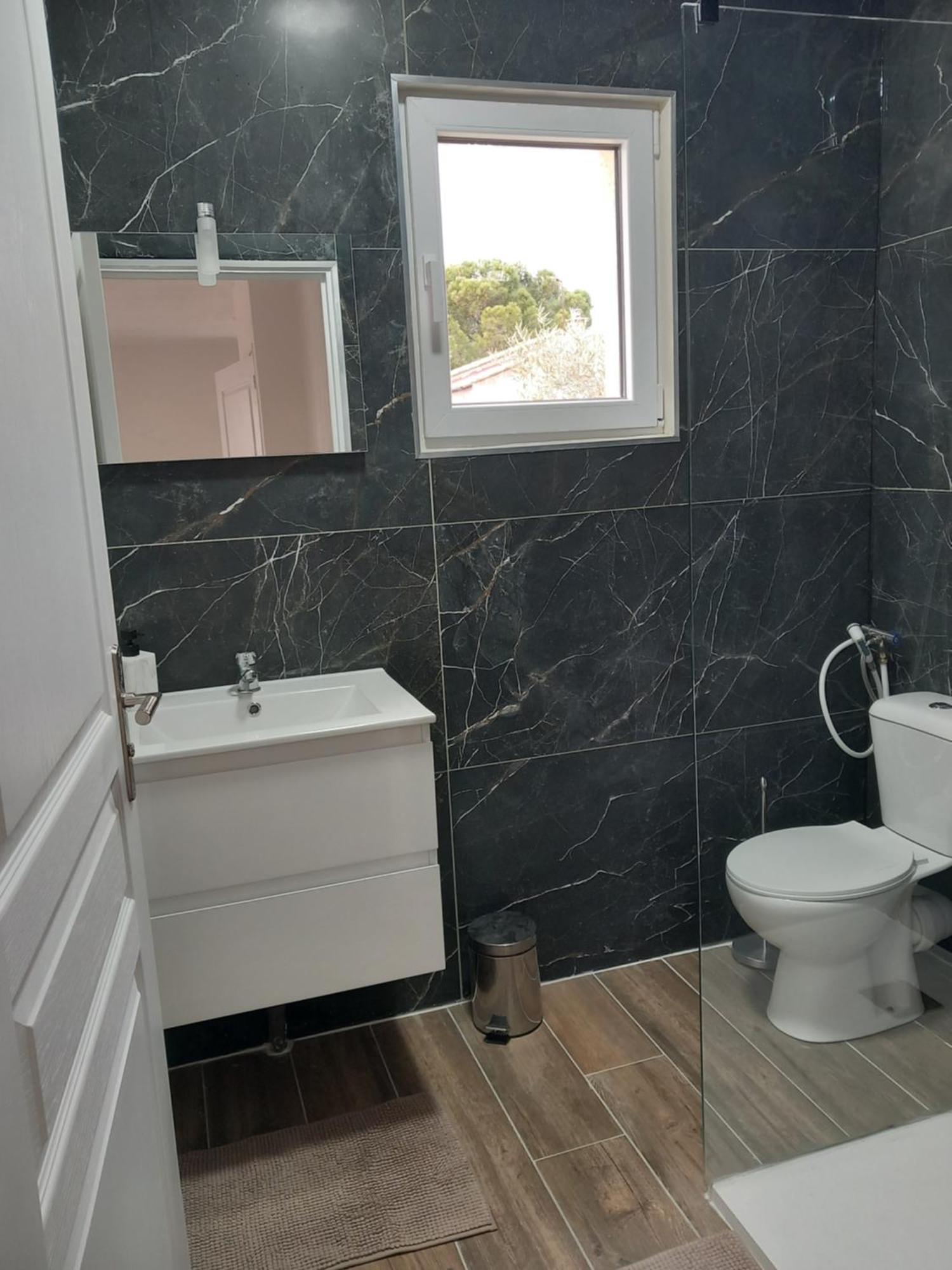 Apartment Independant Dans Miramas