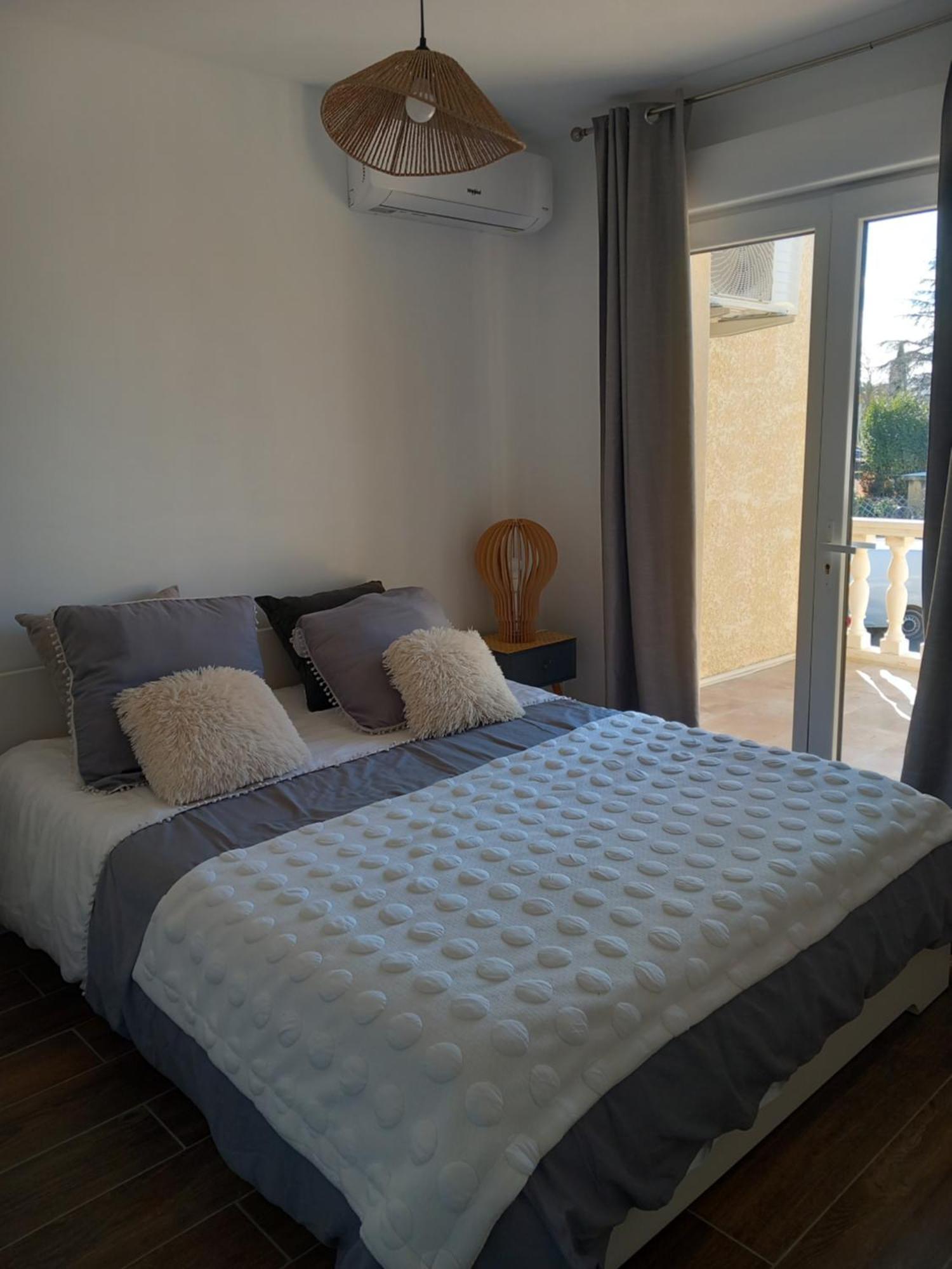 Independant Dans Apartment